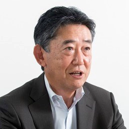 常務取締役　事業管理本部長 福岡時記雄様